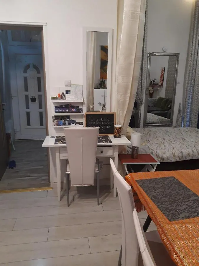 Grey Orchid Apartment - Studio Budapest Hungary