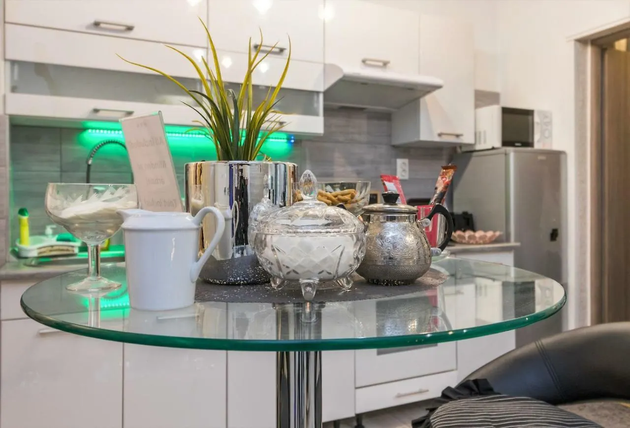 Grey Orchid Apartment - Studio Budapest