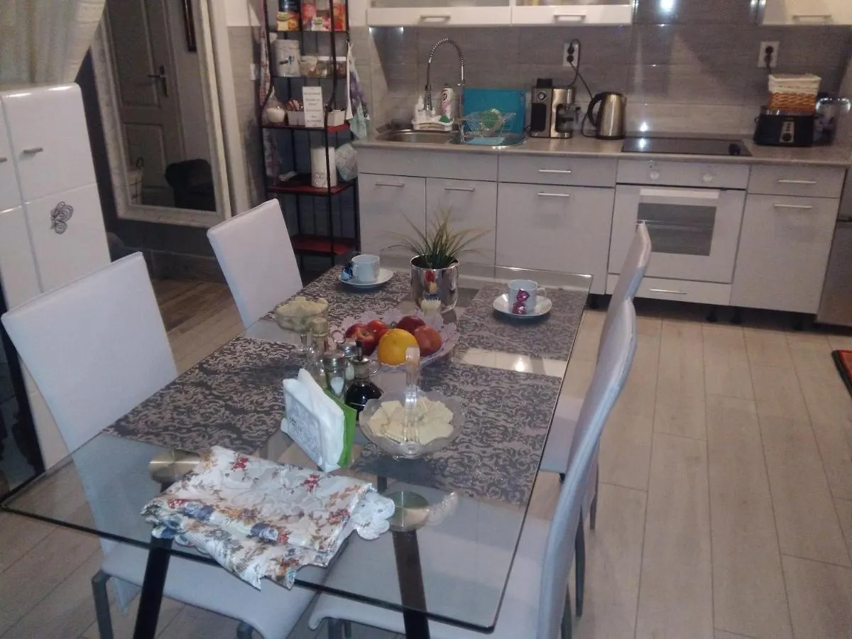Grey Orchid Apartment - Studio Budapest 0*,
