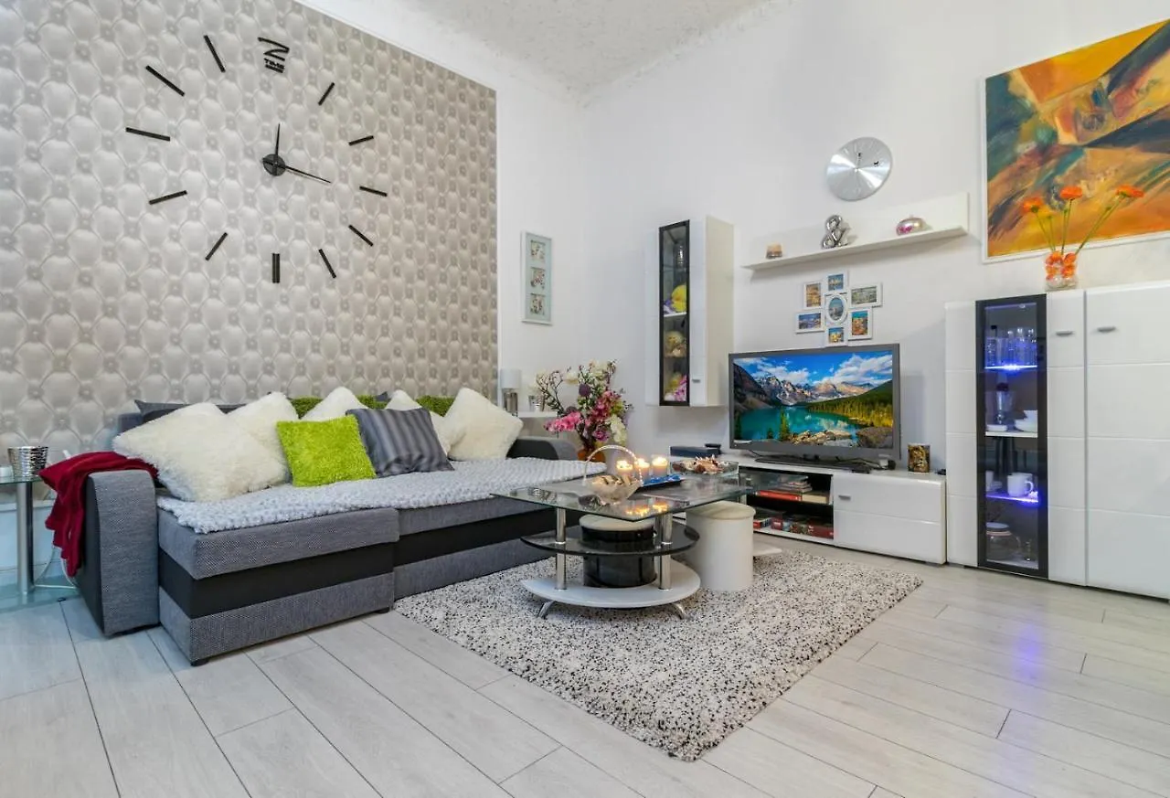 Grey Orchid Apartment - Studio Budapest