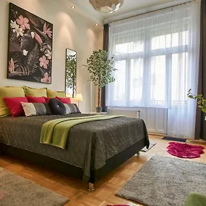  Apartment M52 - Hostaid