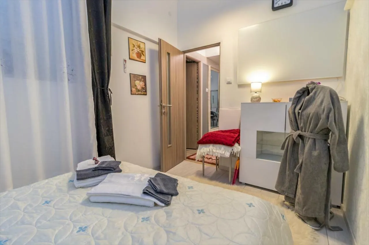Grey Orchid Apartment - Studio Budapest