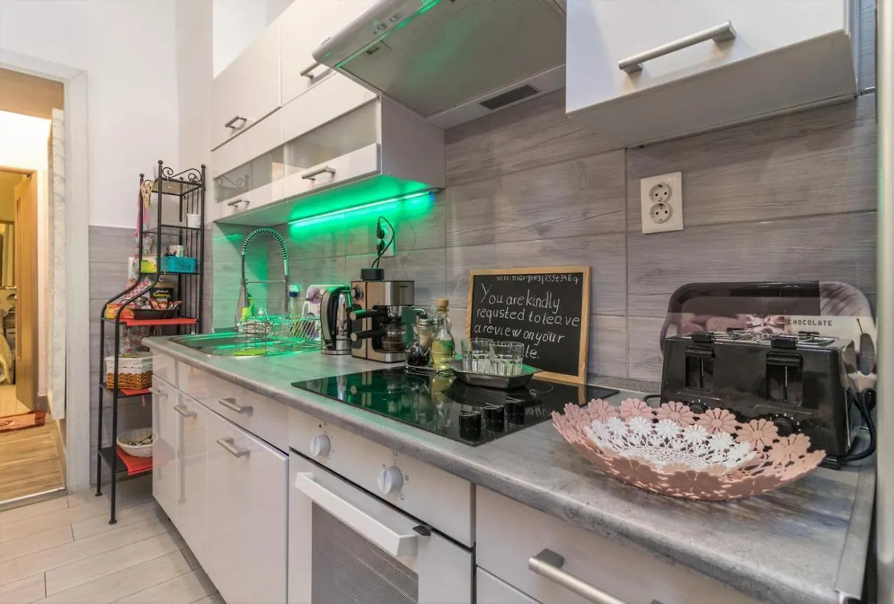 Grey Orchid Apartment - Studio Budapest
